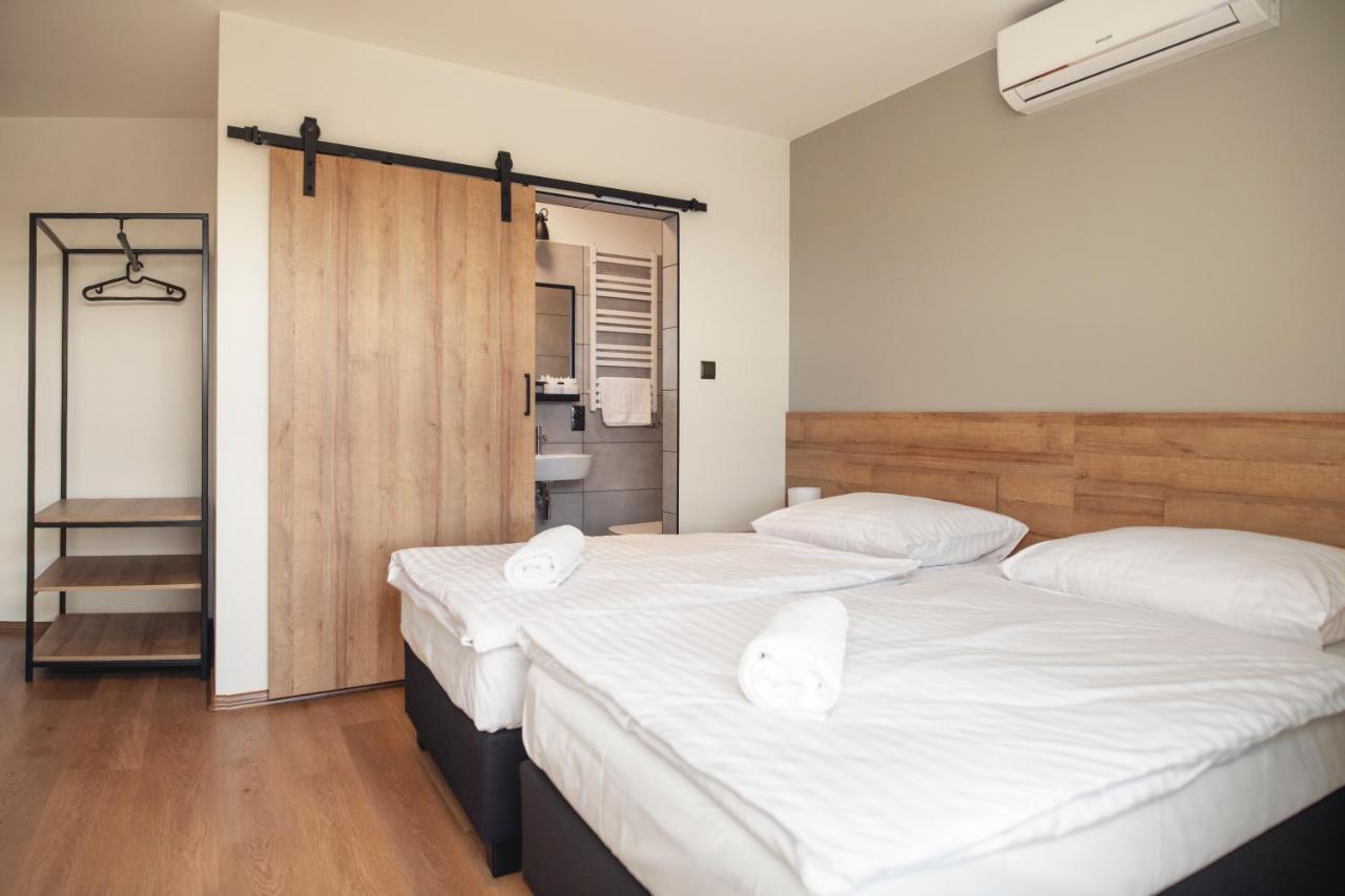 Fotel Mikolowska Tychy Exteriör bild